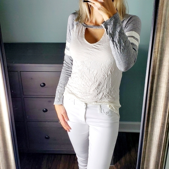 NEW No Comment White Gray Long Sleeve Top - Picture 1 of 3